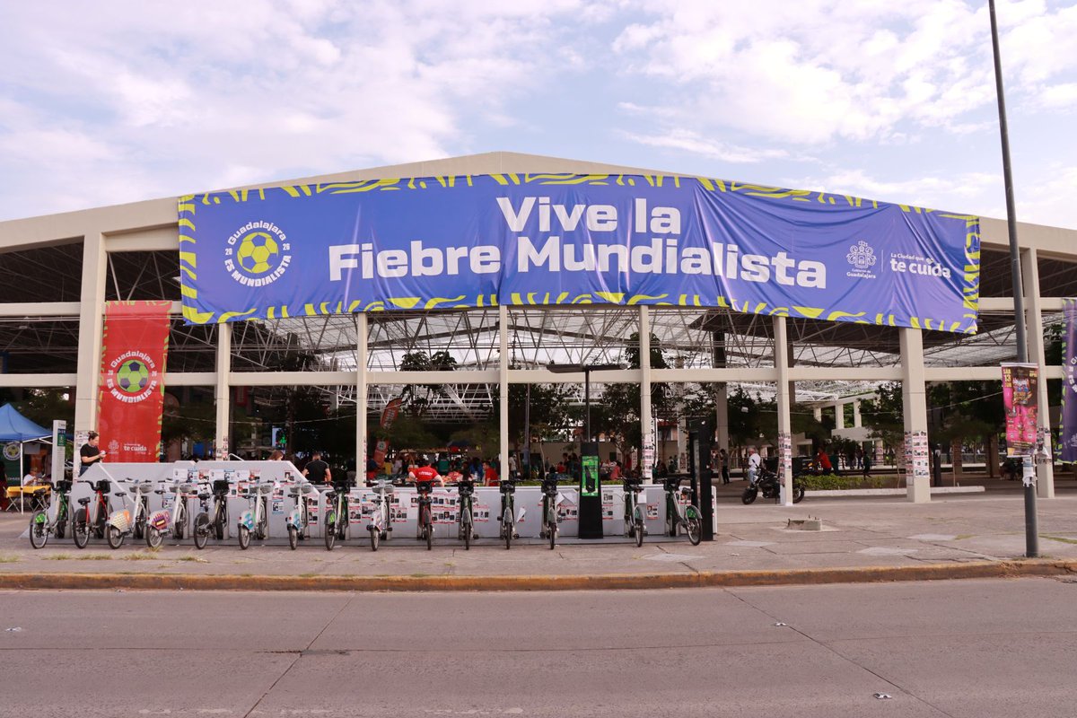 GuadalajaraGob's tweet photo. ¡En el parque San Jacinto se vive la fiesta mundialista! ⚽🎉

Con pantallas gigantes, música y un gran ambiente familiar, disfruta del próximo partido de México en la explanada del parque San Jacinto. 💚🤍❤️

Te esperamos el domingo 5 de julio a las 18:00 horas para apoyar a nuestra selección en comunidad.