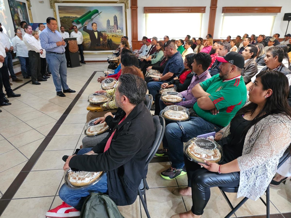 GonzaloJuarezM's tweet photo. ¡Celebramos la alegría de vivir!
Bienvenidos a su casa sindical, queridos compañeros que cumplieron años en el mes de junio. https://t.co/COwNiBgiYR