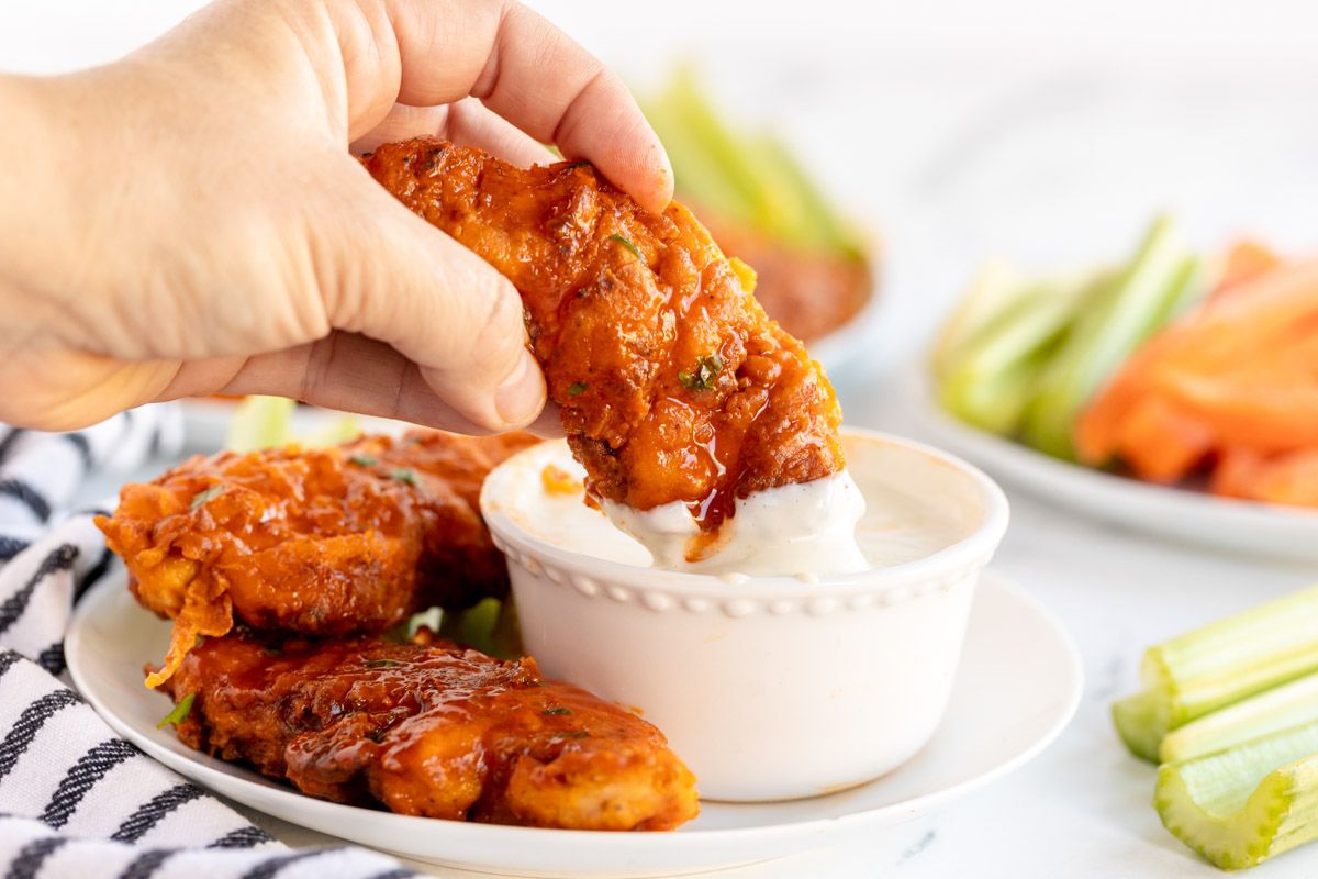 kyleecooks's tweet photo. These crispy, crunchy Buffalo Chicken Tenders will be a hit at your next party! Make a huge batch to share with a crowd! #buffalo #chicken #appetizer #kyleecooks https://t.co/BAwyBwnX68 https://t.co/hXfJ96cqmp