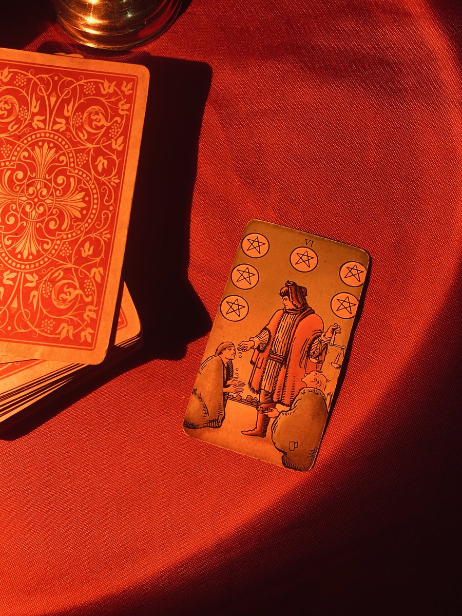 melloracles's tweet photo. ♉️✨ TOURO | JULHO:

Touro, julho será o mês que vai te trazer consciência sobre o equilíbrio, principalmente sobre equilibrar a balança. Muitas vezes, o excesso de generosidade ou até mesmo a crença que te faz acreditar que para receber, é preciso fazer mais que o dobro, acaba te colocando em uma posição onde o retorno dos seus esforços não é suficiente. Julho será justamente o mês que vai realinhar essa balança e reescrever a sua perspectiva, te mostrando que tudo precisa ser ofertado na mesma medida, se a sua generosidade for excessiva, ela se tornará autodestrutiva.

Tudo na sua vida precisa ser justo, porque, caso contrário, será injusto com você. Da mesma forma acontece com os demais: se a balança sempre favorece você, com certeza ela não está sendo justa com o outro lado. Julho será o mês que trará exatamente aquilo que merece, ao mesmo tempo em que colocará a sua vida em um processo de realinhamento, para que possa ser abençoado e auxiliado pela sua espiritualidade.

Será o momento perfeito para impor limites dentro das suas relações, do seu ciclo de convivência e, principalmente, em si mesmo, para que esteja em equilíbrio consigo e com o outro.