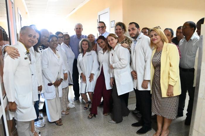 Granma_Digital's tweet photo. 🏥⚕️ǀ El Presidente Miguel Díaz-Canel Bermúdez visitó este jueves el Hospital Ginecobstétrico Universitario Ramón González Coro, institución de salud que es referencia en la atención a embarazadas🤰 y recién nacidos🤱. 
🔗 https://t.co/FAChafvJJw
#CubaEsSalud 🧬 https://t.co/RH1WNtOWHJ