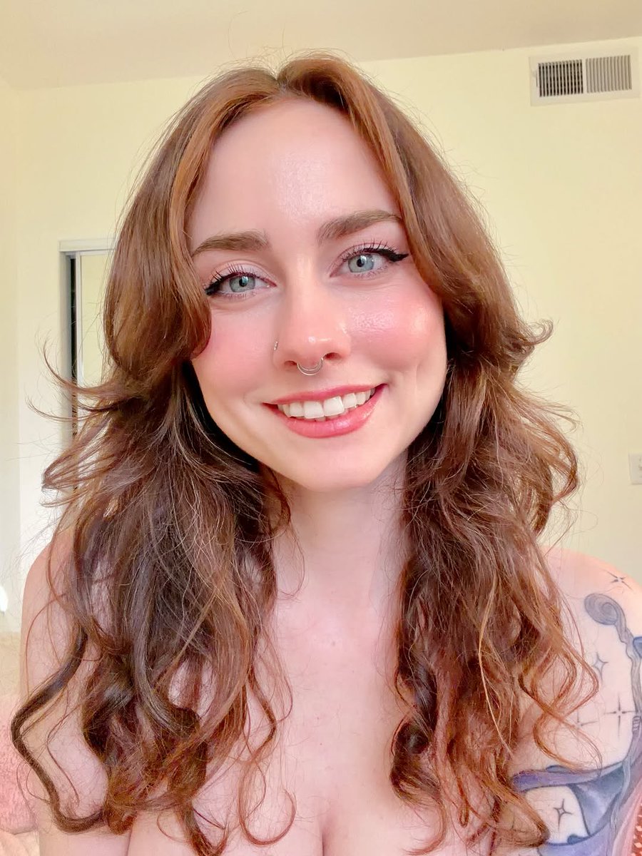mareesly4ffe's tweet photo. My hair has been looking extra ginger lately! Maybe since I've actually been going outside in the sun 🌞 https://t.co/fvTur1fFum