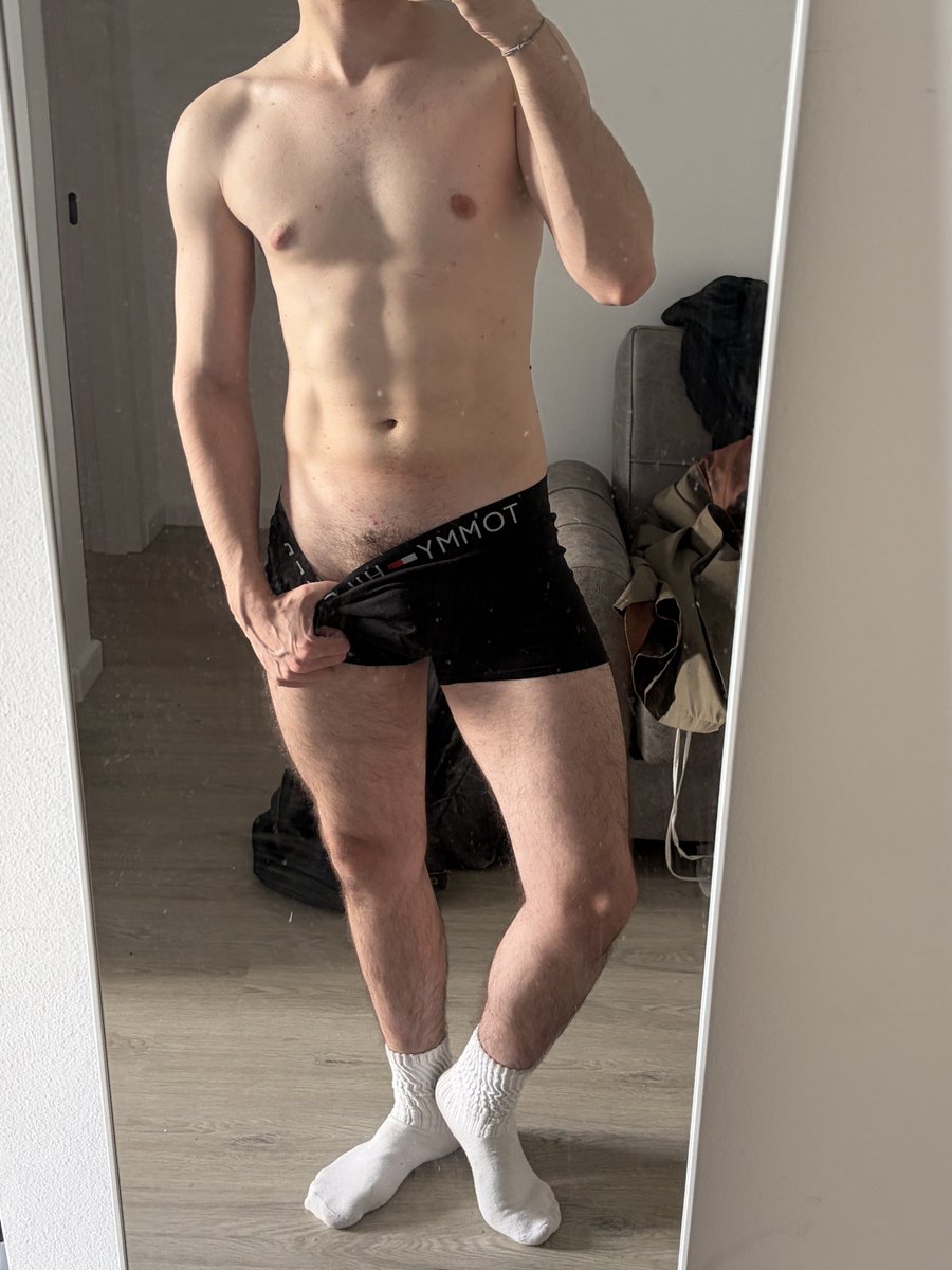 disc0stickk's tweet photo. whats going on in here https://t.co/8TghJnVSpx