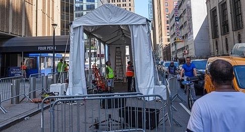 bestgug's tweet photo. A new picture of Taylor Swift in her wedding rehearsal

Ashley Avignone is heading to MSG for Taylor Swift’s wedding rehearsal dinner.

The rehearsal dinner guests showed off their style as they headed into MSG

Workers are seen setting up a privacy tent outside of Madison Square Garden ahead of Tayvis wedding