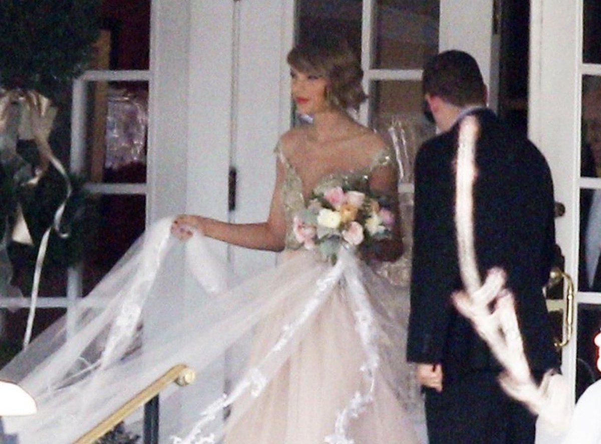 bestgug's tweet photo. A new picture of Taylor Swift in her wedding rehearsal

Ashley Avignone is heading to MSG for Taylor Swift’s wedding rehearsal dinner.

The rehearsal dinner guests showed off their style as they headed into MSG

Workers are seen setting up a privacy tent outside of Madison Square Garden ahead of Tayvis wedding