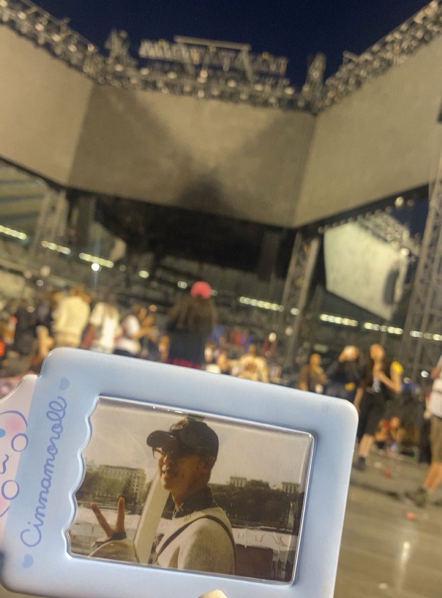 effat336's tweet photo. شلون يعني خلصت الحفلة؟؟؟؟
كيف بتخطى😭🥺
#BTS_ARİRANG_BRUSSELS https://t.co/RAPMszrBrK