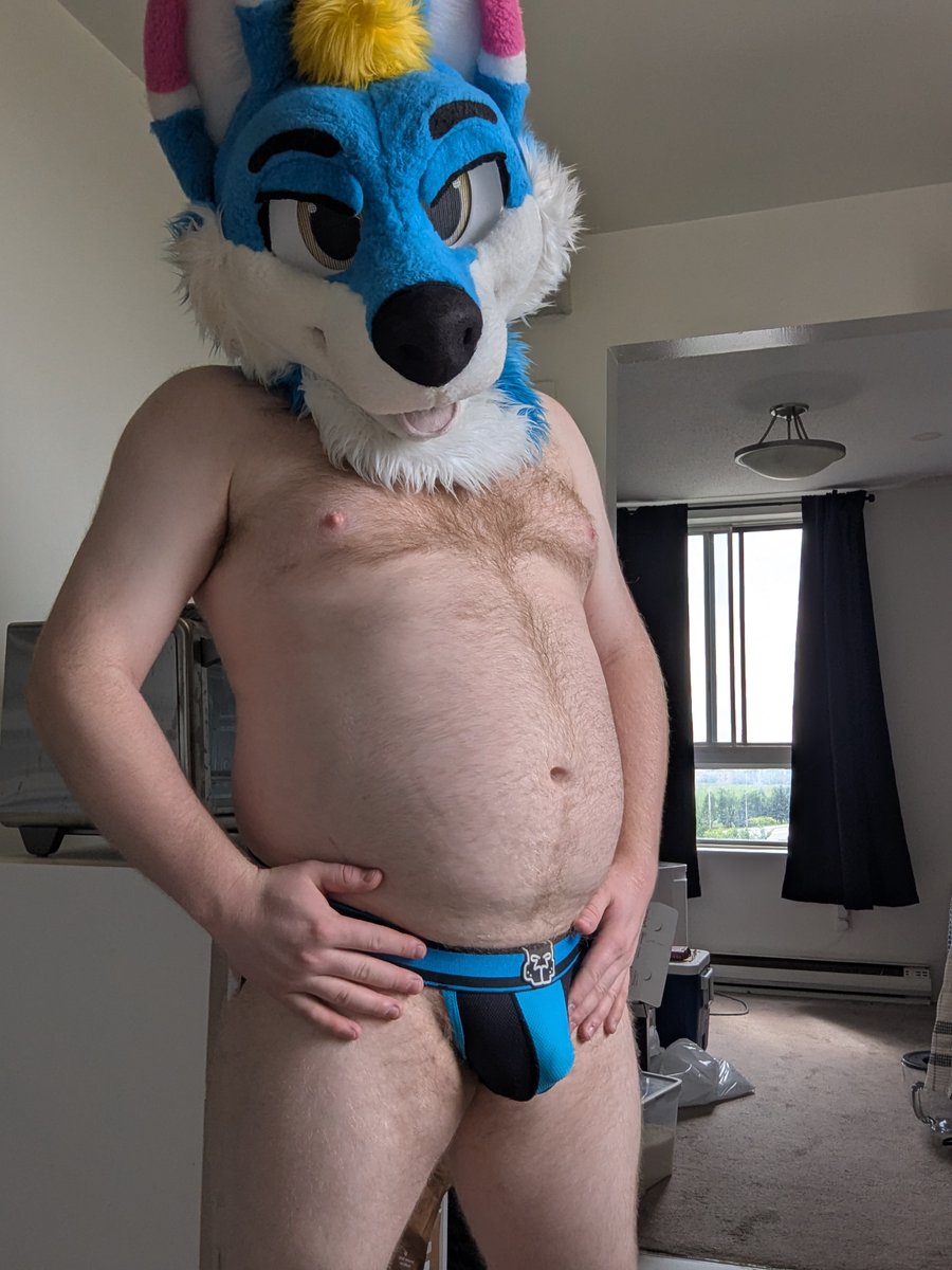 bighuskybutt's tweet photo. It is too dang hot out for clothes https://t.co/bjmCCxXB28