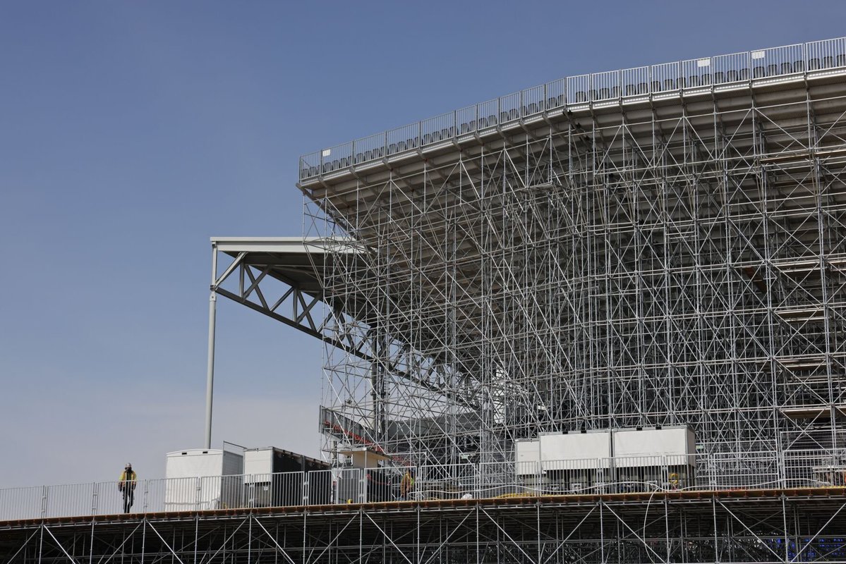 dedoleyton's tweet photo. Fotos 1 y 2: estadio mundialista de Toronto. 17.000 asientos extra sobre una estructura metálica. Muchos estadios pequeños de EEUU también usan esta solución. ¿Por qué no un proyecto c/el @GOREValparaiso para el estadio de #Limache (7 mil butacas) con este material, @lucianodeva? https://t.co/t96kEaZqkg