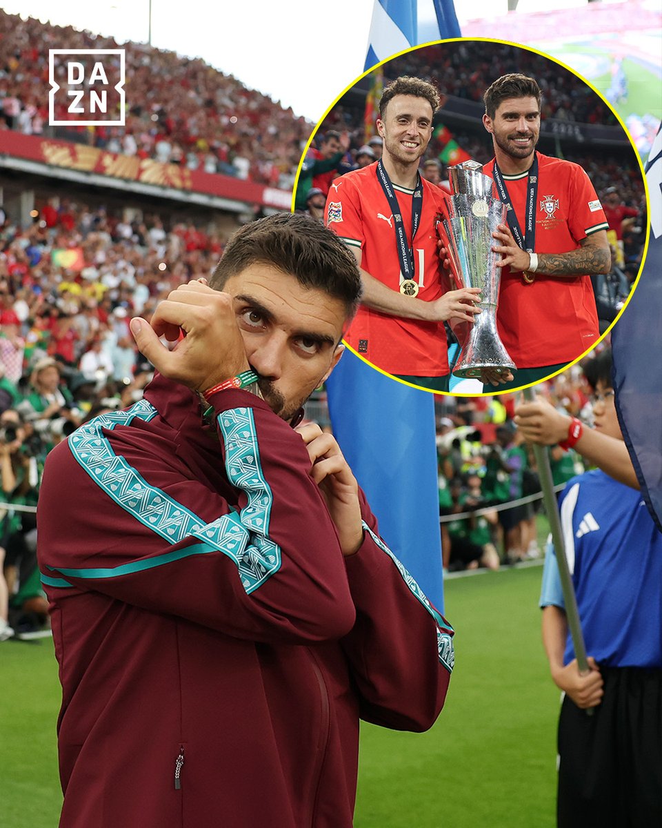 DAZNPortugal's tweet photo. O Rúben Neves não esqueceu o amigo Diogo ao entrar no relvado e beijou a pulseira com o nome do Jota 🤍

#DAZNFIFAWC https://t.co/UklYvpuwc7