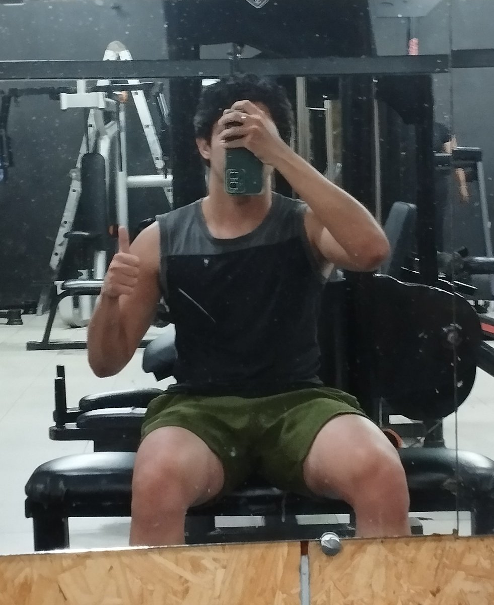 Oumorigin's tweet photo. 228 Day — Cambitas day. Depois eu mudei algumas coisas, sinto que até progredi. Antes eu pegava algo como 5 placas nos meus melhores dias na extensora, hoje em dia eu zerei a dessa academia (embora seja um feito recente). https://t.co/JubXEy4dRS