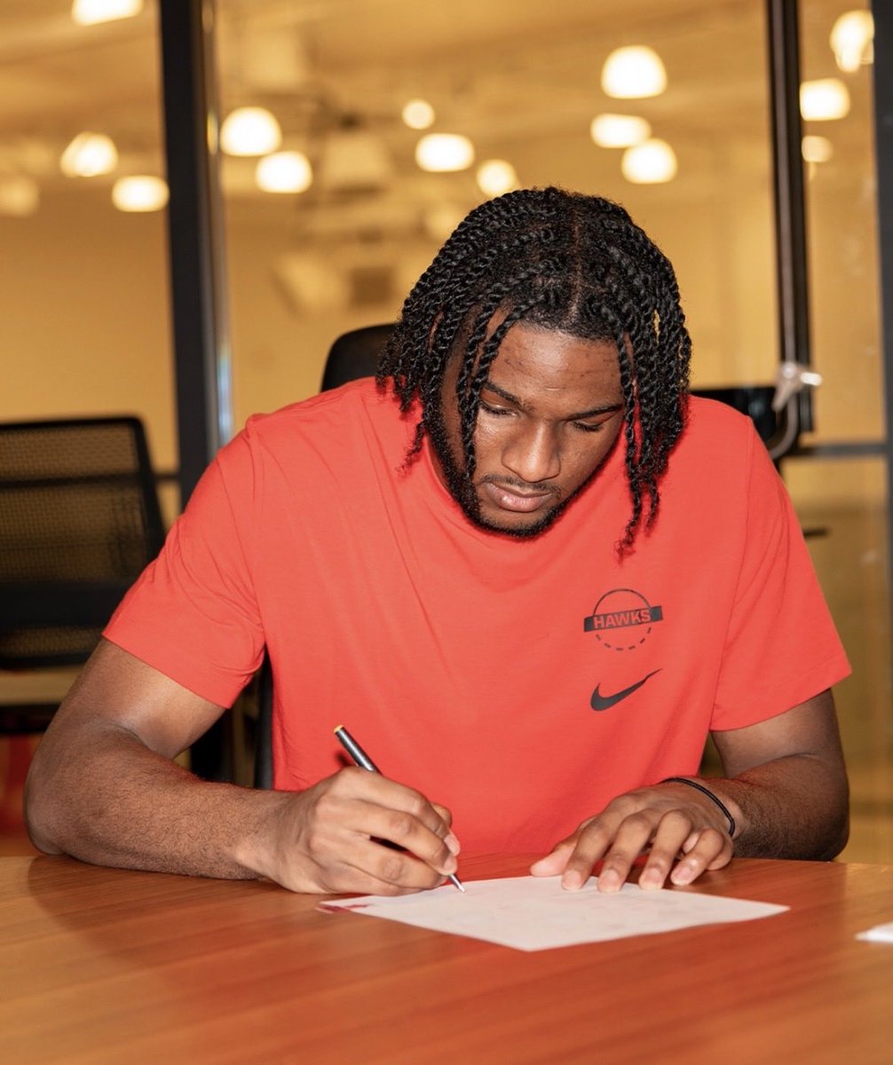 JohnniesTape's tweet photo. Zuby Ejiofor is a testament to what relentless hard work can achieve. ✍️

#SJUBB https://t.co/EcsYhlTNg2