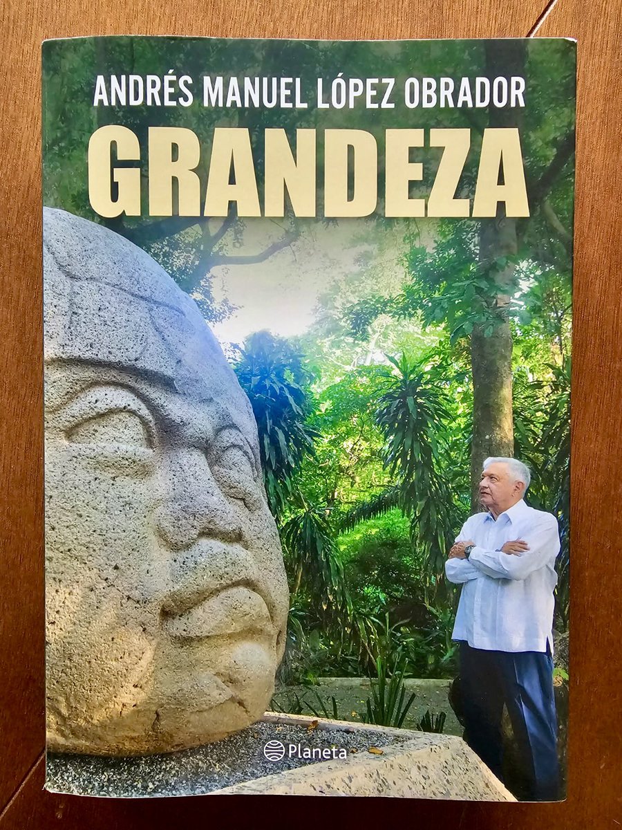 martibatres's tweet photo. El libro GRANDEZA, del Presidente @lopezobrador_, es una obra de gran actualidad. Desarrolla un alegato muy bien fundamentado contra el racismo y el colonialismo.

Demuestra el vínculo que une a ambos funestos fenómenos.

Presenta los descubrimientos científicos más recientes, que prueban la inexistencia de razas humanas y la ausencia de relación entre los tipos de sangre y el color de la piel. 

Exhibe la falsedad de la supuesta superioridad del hombre blanco occidental.  Rechaza los argumentos de científicos y políticos europeos sobre la inferioridad de pueblos "salvajes".

Es una crítica con abundantes argumentos históricos, filosóficos y culturales contra el eurocentrismo dominante.

Es también una reivindicación de las grandes civilizaciones de Asia, África y América. Y un llamado a los pueblos a recuperar el orgullo por su historia.

Naturalmente, la obra pone en el centro los valores heredados de la comunidad indígena mesoamericana, cuya esencia se rige por principios de solidaridad y generosidad y no por la codicia y la avaricia.

El libro demuestra la GRANDEZA de los pueblos originarios de México, pero también del autor, que además de ser un gran líder político es un hombre de pensamiento con gran conocimiento de nuestra historia y capacidad creativa.