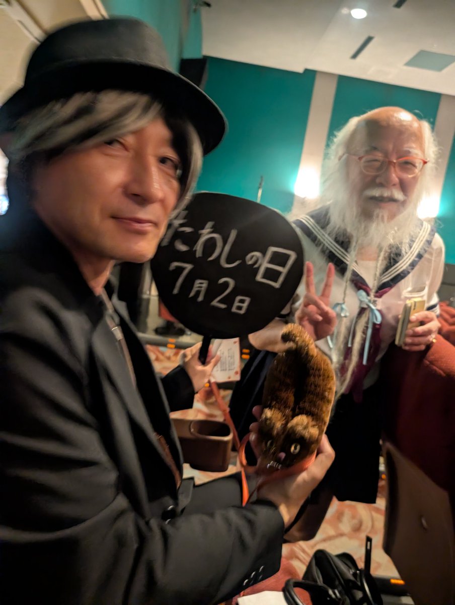 fLC8eGsXhGRNMO2's tweet photo. 遅れて申し訳ありません
昨日7月2日は
タワシの日でした😅
#タワシおじさん 
#セーラー服おじさん https://t.co/yqrp34OMHL