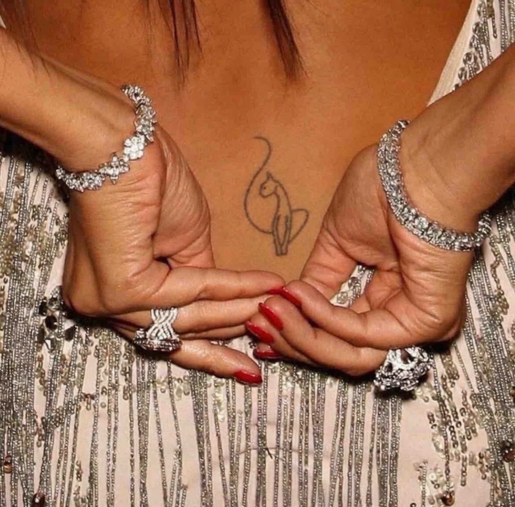 bleachedfrontal's tweet photo. tramp stamps ‹𝟹 https://t.co/pB6ZQQvDLX