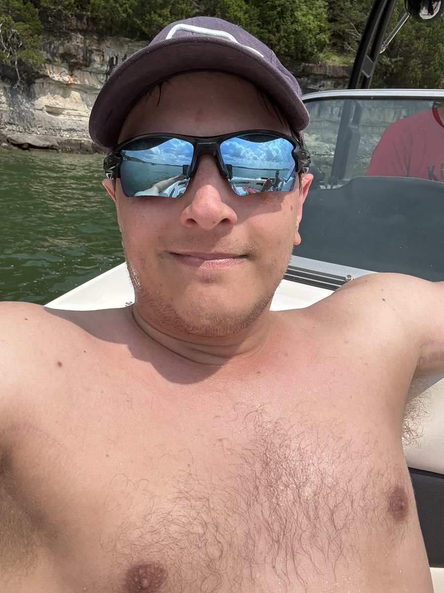 Mattanderson11's tweet photo. Table Rock Lake… Rocks! 🤘 #Boat #TableRock #CliffJump https://t.co/cNXlZx14CN