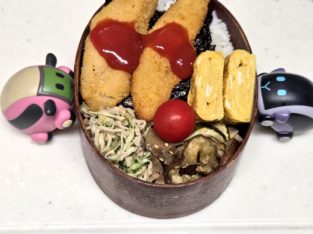 mokochan3850's tweet photo. 今日のお弁当。チキンスティック、卵焼き、切干大根とツナのポン酢マヨサラダ、夏野菜のポン酢漬け、プチトマト。
今日は金曜日✨一週間お疲れ様でしたー！！
#旦那弁当　#お弁当記録　#モルカー https://t.co/TbS0DRLwHa