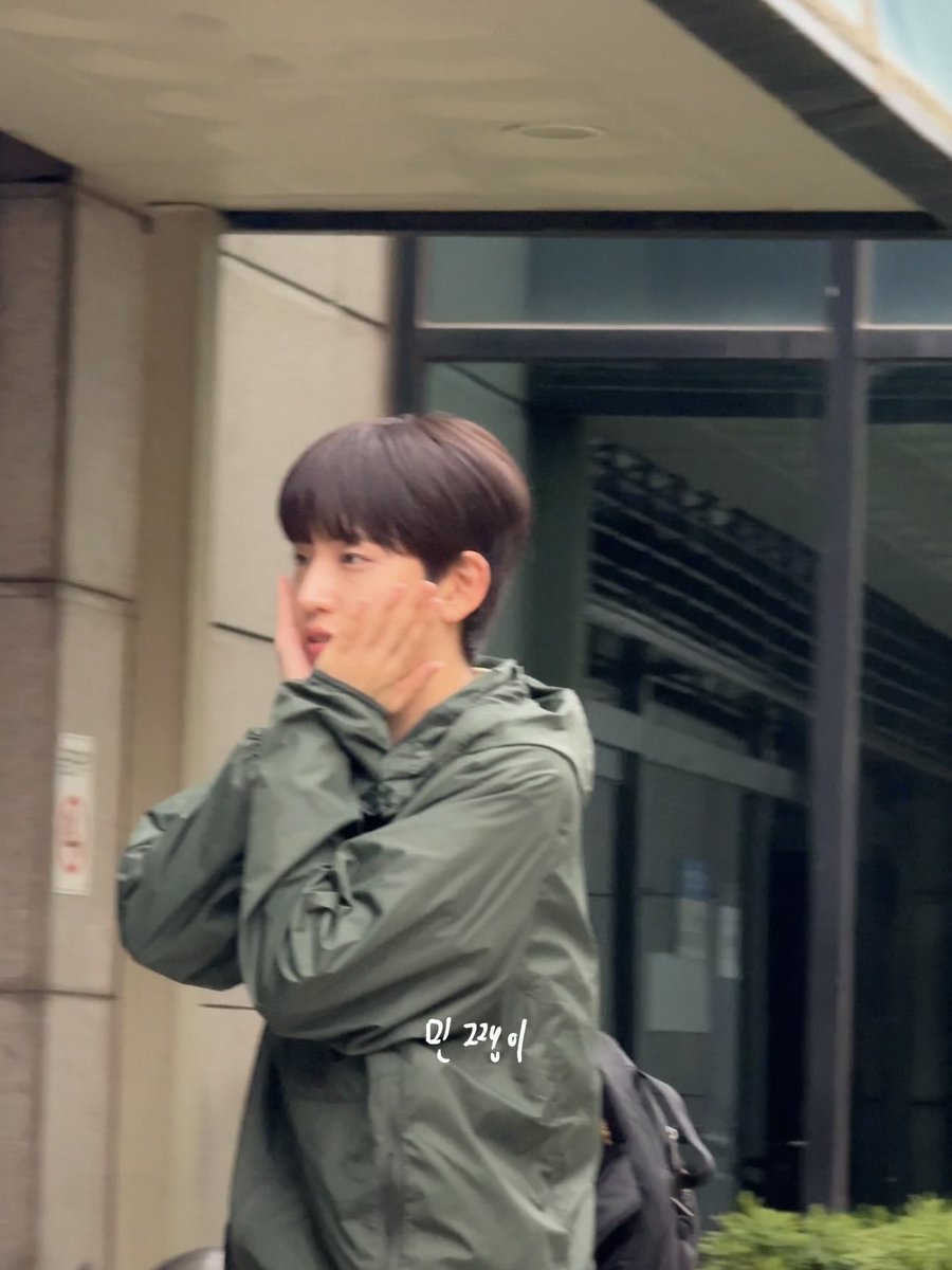 minjjaeng's tweet photo. 260703 뮤뱅 출근
오늘 만두가 짱 기여워 (˶˃ ᵕ ˂˶) .ᐟ.ᐟ　
#IDID #아이딧 #KIMMINJAE #김민재 https://t.co/AoQf80ft5c