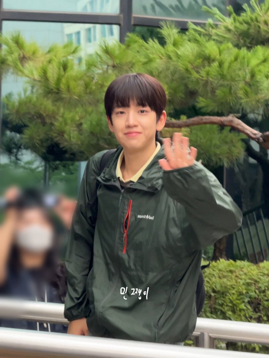 minjjaeng's tweet photo. 260703 뮤뱅 출근
오늘 만두가 짱 기여워 (˶˃ ᵕ ˂˶) .ᐟ.ᐟ　
#IDID #아이딧 #KIMMINJAE #김민재 https://t.co/AoQf80ft5c