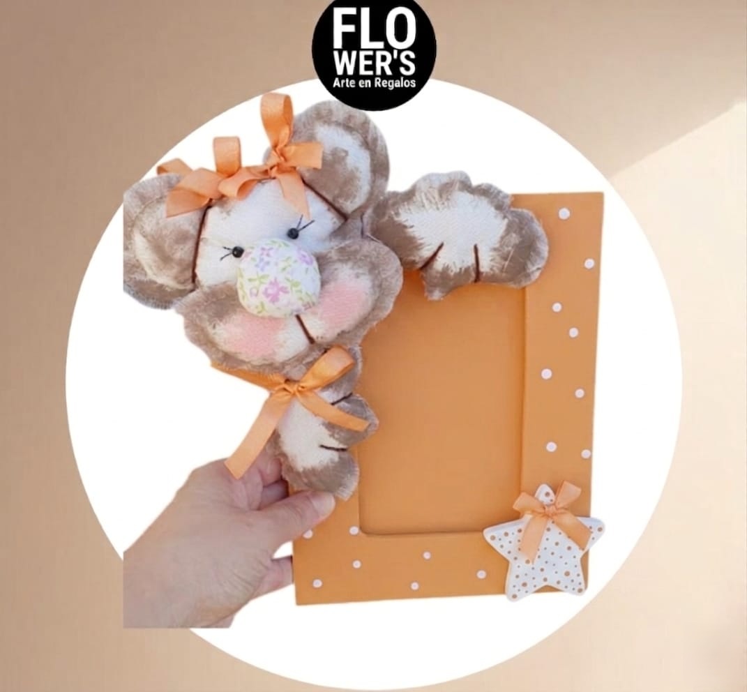 FLOWERSARTE's tweet photo. 📷 El verdadero significado de regalar un portarretrato
A veces buscamos el regalo perfecto y nos olvidamos de que lo más valioso son los sentimientos. Regalar un portarretrato es regalar un "quiero que este recuerdo dure para siempre". 📷 https://t.co/rLN6yHB24b