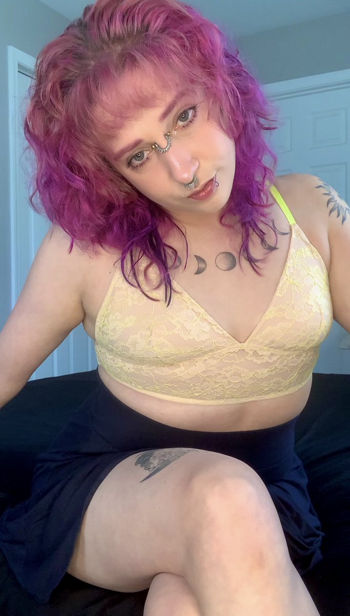 Eager4Ember's tweet photo. It’s thirsty Thursday and I’m craving your big thick fucking wallet 🤑 https://t.co/Y8hQ6tF4zM