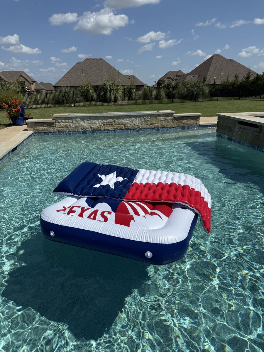 TEXASTRJN's tweet photo. Let’s party America! https://t.co/rSmBJdJSyX