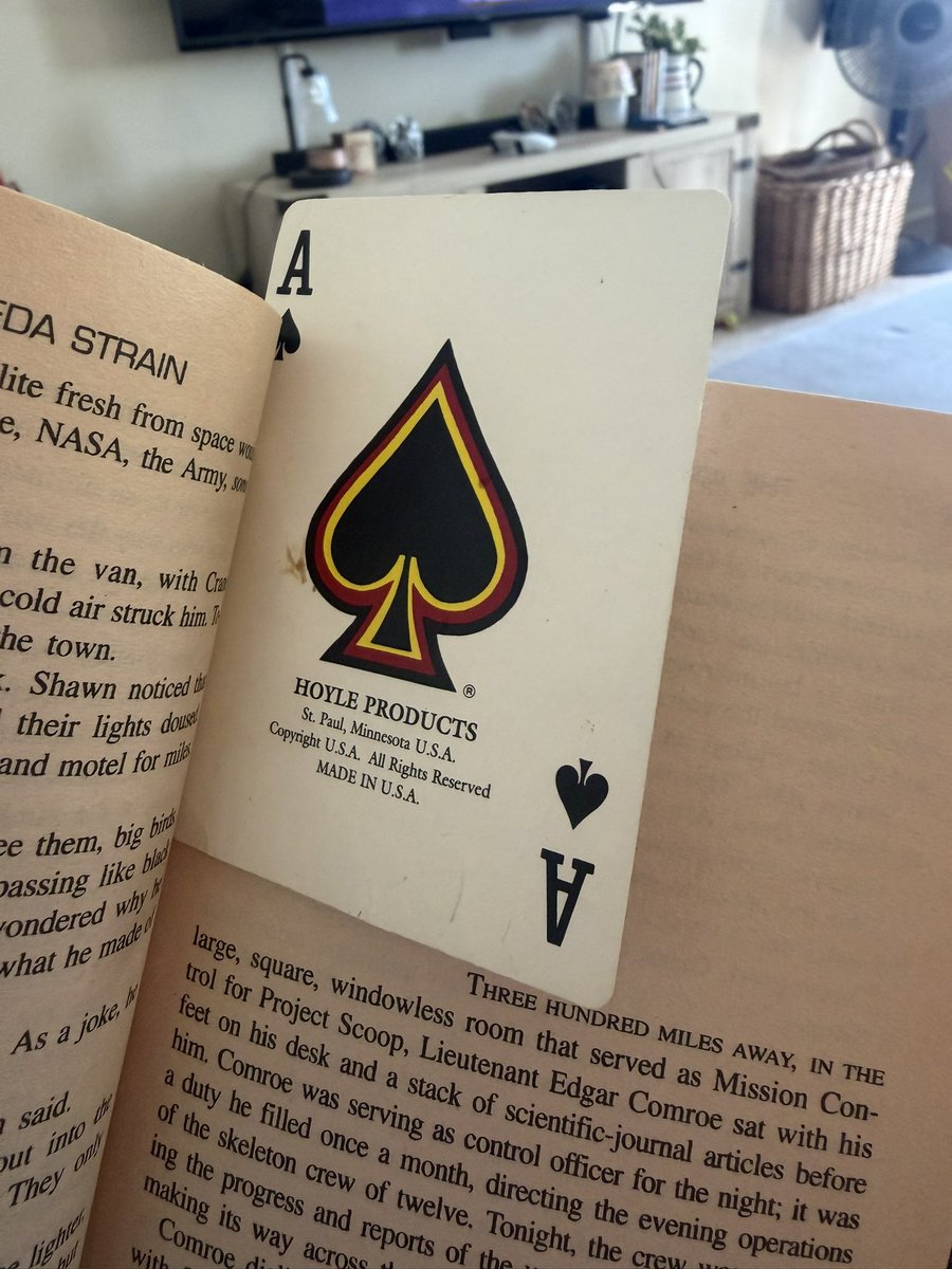 Bol_Tron's tweet photo. Now starting. (Also the previous owner left a sick bookmark) https://t.co/XZOTiTaDlD