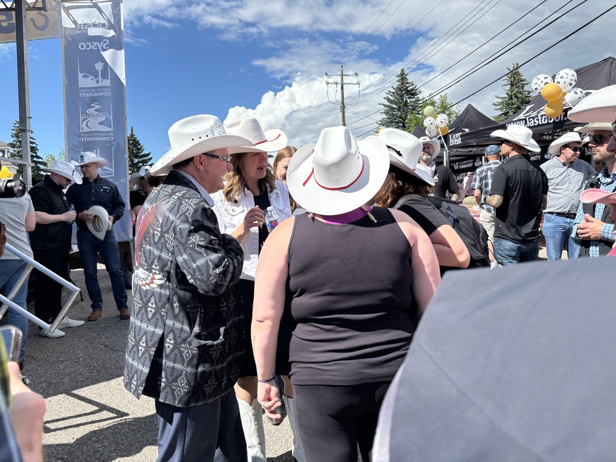 Richard4Alberta's tweet photo. Amazing energy at Last Door’s Sober Stampede BBQ today!

Great to be joined by @ABDanielleSmith, @MikeEllisUCP, and @NolanDyckAB.

Had some really inspiring chats with folks going through their recovery journey.

Recovery works! https://t.co/TYzGt3dGlO