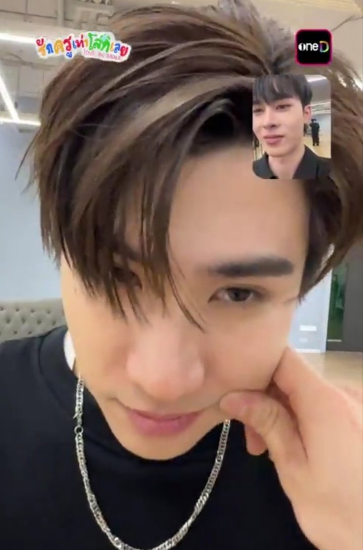 studiopedta_'s tweet photo. lemme pinch your cheeks ✧⁠◝⁠(⁠⁰⁠▿⁠⁰⁠)⁠◜⁠✧

#PerthSanta #เพิร์ธแซนต้า
—🪐 https://t.co/ETMiPklfDC