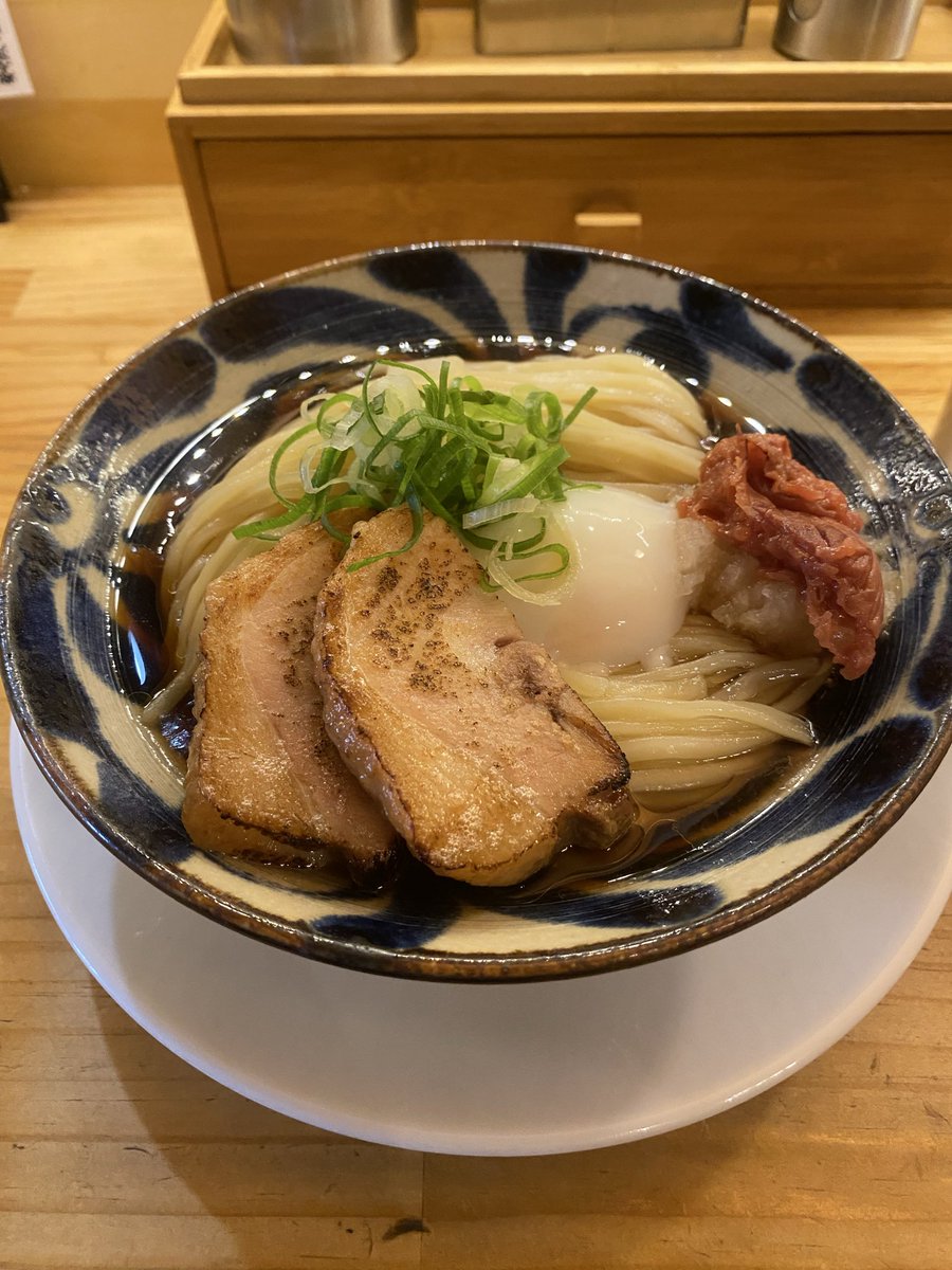 Rascal18688's tweet photo. そめだちゃんが前から行きたいと言ってたらぁめんしゅきに行って来た。冷やし中華しゅきらしくを食べてみた。トッピングの梅しそおろしが効いて余計にさっぱりして美味しかった。チャーシューも肉厚👍 https://t.co/xiUAMjypUU