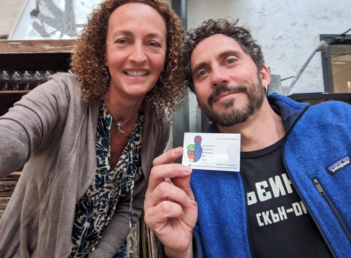 NoInvisibles's tweet photo. Es #DíaInternacionalRubinsteinTaybi #WorldRTSday
Los pulgares para arriba 👍👍💛
Hagamos #visibles a las personas con #RubinsteinTaybi, a sus familias y amig@s, como hizo @pacoleonbarrios 👏👏
Conoce más el síndrome y las reflexiones, que son aplicables a cualquier familia que tenga una hija o hijo con #EERR, gracias a @SRT_Esp👇, …sois geniales como el pulgar 👍
https://t.co/OOAjAfprJJ