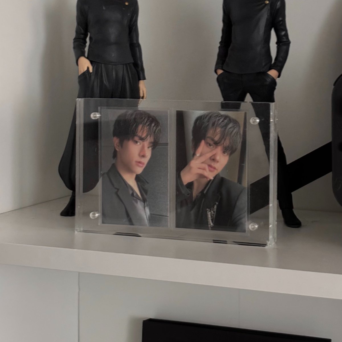 98CHIVE's tweet photo. the 70 pesos jake hakanai pcs LMAO 😭😭😭 https://t.co/0DbnrduHKG