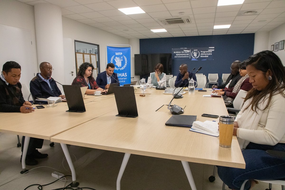 PamMadagascar's tweet photo. Every flight matters. Following last week’s @WFP_UNHAS MDG 🇲🇬 Steering Committee meeting, we thank our partners and donors for keeping humanitarian access open to Madagascar’s most remote communities. Continued funding remains essential. #UNHAS @WFP https://t.co/gNihur3OoV