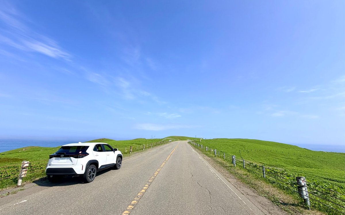 JAXX0053's tweet photo. 北海道ヤバ過ぎ…
人生トップ級の絶景道路だよ… https://t.co/CCzCuV0ShC