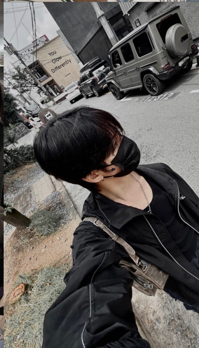 nishjunzz's tweet photo. HE'S SO EFFORTLESSLY HANDSOME HELLO???? 😭

and that little star on his cheek... https://t.co/xzXpxEbc8R