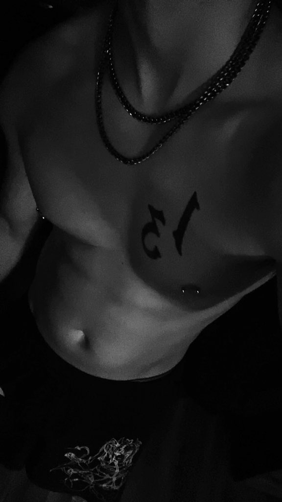 AfterDarkOmen's tweet photo. Mmmn, tempted to pierce my nipples againnn, what do you think~? 🖤 https://t.co/tUzpju1ofA