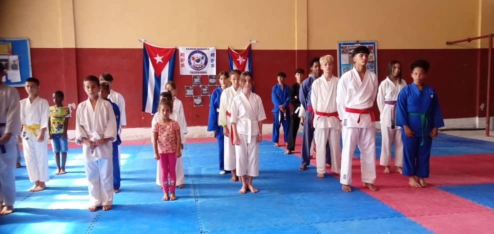 MinguezBarbara's tweet photo. Diversas actividades deportivas de efectúan en #SanctiSpíritusEnMarcha en la etapa veraniega. #VeranoConMiGente.@AlexisLorente74
@Asamblea_SSP @AsambleaCuba @DeivyPrezMartn1 @FrankOsbel @RabeloJaile https://t.co/5qus1yAYyx