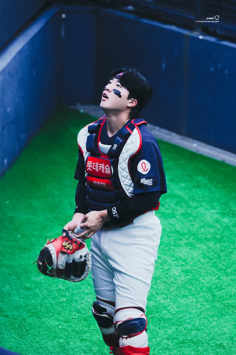 puppy__sb's tweet photo. 260702 #롯데자이언츠 #손성빈
중학교 때 담임 선생님의 불펜 방문에 차카니 얼굴 됨 https://t.co/PozPMoIaYm