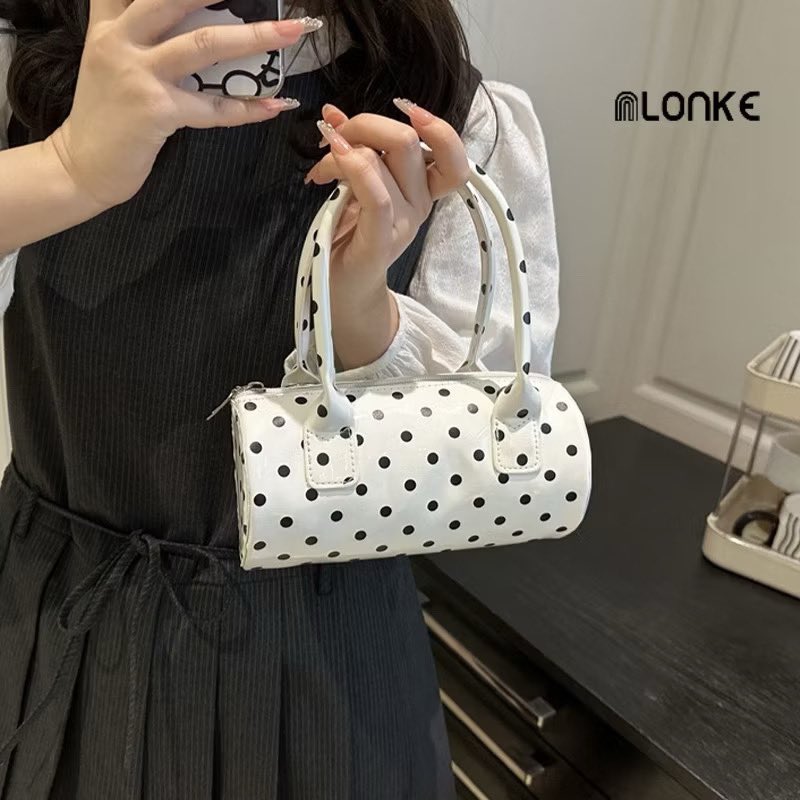 rubyfluf's tweet photo. tas yang satu ini susah buat nggak dilirik. ✨ modelnya simpel, motif polkadotnya bikin look jadi lebih hidup tanpa terkesan rame. ukurannya pas buat daily essentials, jadi dipakai ngampus, ngantor, atau nongkrong tetap cakep🙌🏻🤍 https://t.co/vdwwThaRk8