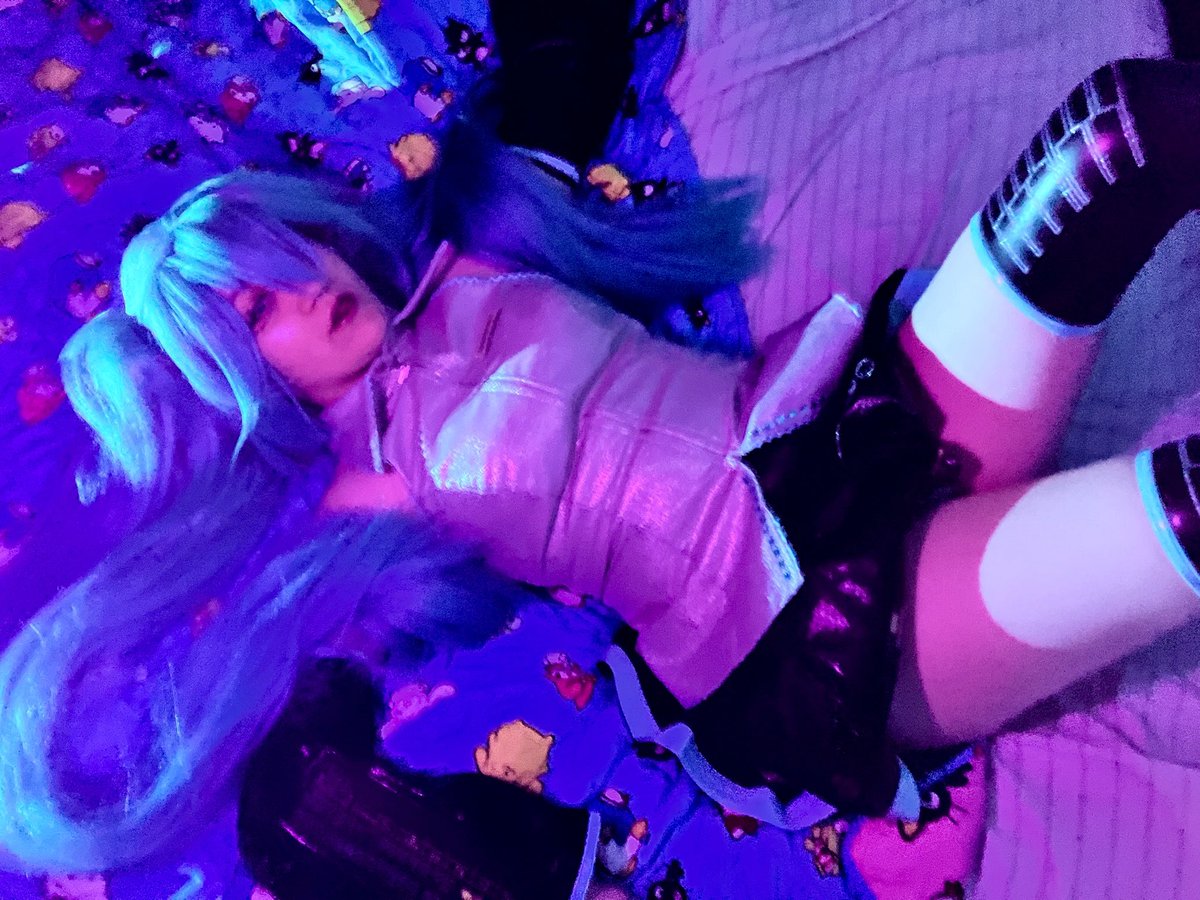 tennasclit's tweet photo. NEW INTRO POST!! 

HI GUYS im sapphire/isabella!!

i am 18 and i cosplay!! im going to attach some of my cosplays to this bc theyre cool

interests:
- deltarune
- hazbin
- tadc
- genshin
- hsr
- dan and phil
- sinjin drowning

oomf me up guys!! https://t.co/ei7ycB5UlF