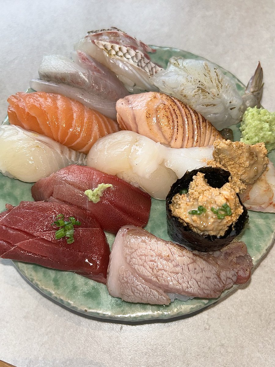 eetiov's tweet photo. 대구 스시 심신

드디어 가보았다.. 🍣🍣🍣
녹진하고 부드러워서 착착 감기는 스시여뜸. 
근처 가면 또 갈 것 같지만,    나는 후꾸갈래요... https://t.co/lfmj6i9ALN