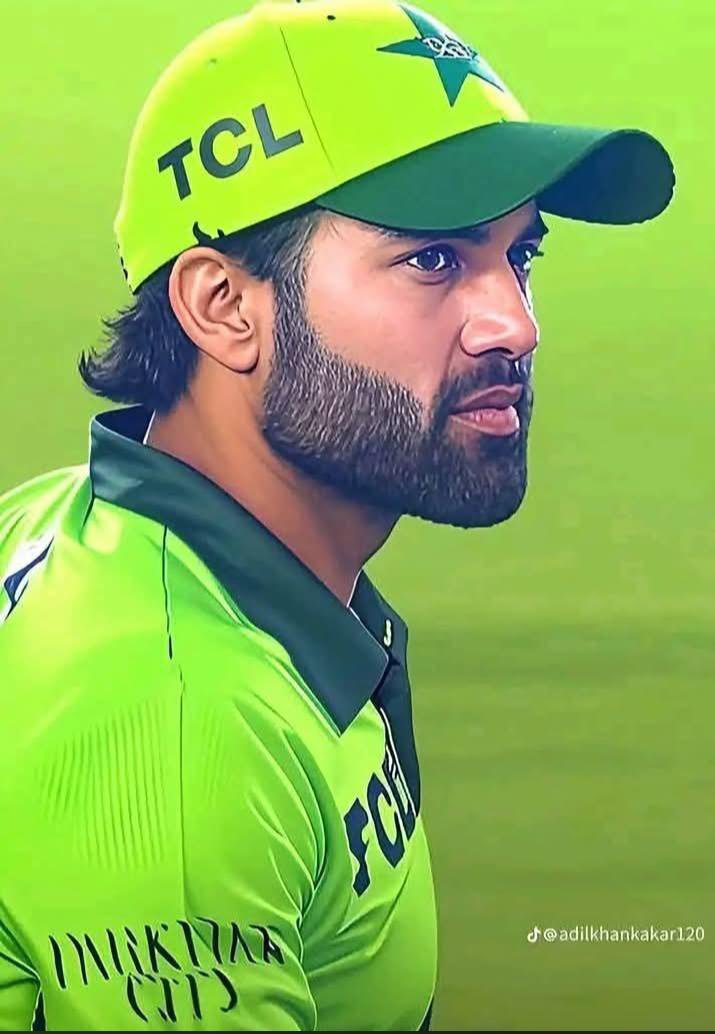 EditsSardar's tweet photo. 🚨 _محمد رضوان ٹیسٹ ٹیم کے اولین وکٹ کیپر برقرار 🇵🇰🧤_

_رپورٹس کے مطابق محمد رضوان کو آئندہ ٹیسٹ دوروں کے لیے پاکستان کا پہلی ترجیحی وکٹ کیپر برقرار رکھنے کا فیصلہ کیا گیا ہے۔🔥🤩_

_اپنی مسلسل عمدہ کارکردگی، تجربے اور ذمہ دارانہ بیٹنگ کی بدولت رضوان ایک بار پھر ٹیسٹ ٹیم کا اہم حصہ ہوں گے۔💚🇵🇰_

*_🇵🇰𝘾𝙍𝙄𝘾𝙆𝙀𝙏 𝙏𝙊𝘿𝘼𝙔🏏_*
