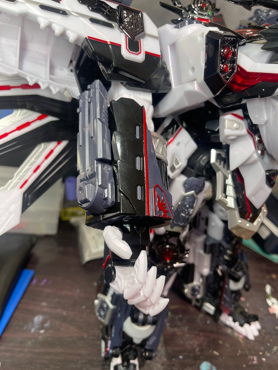 ハンドパーツ完全収納/展開できて指全部動いて手首の回転も備えてるの