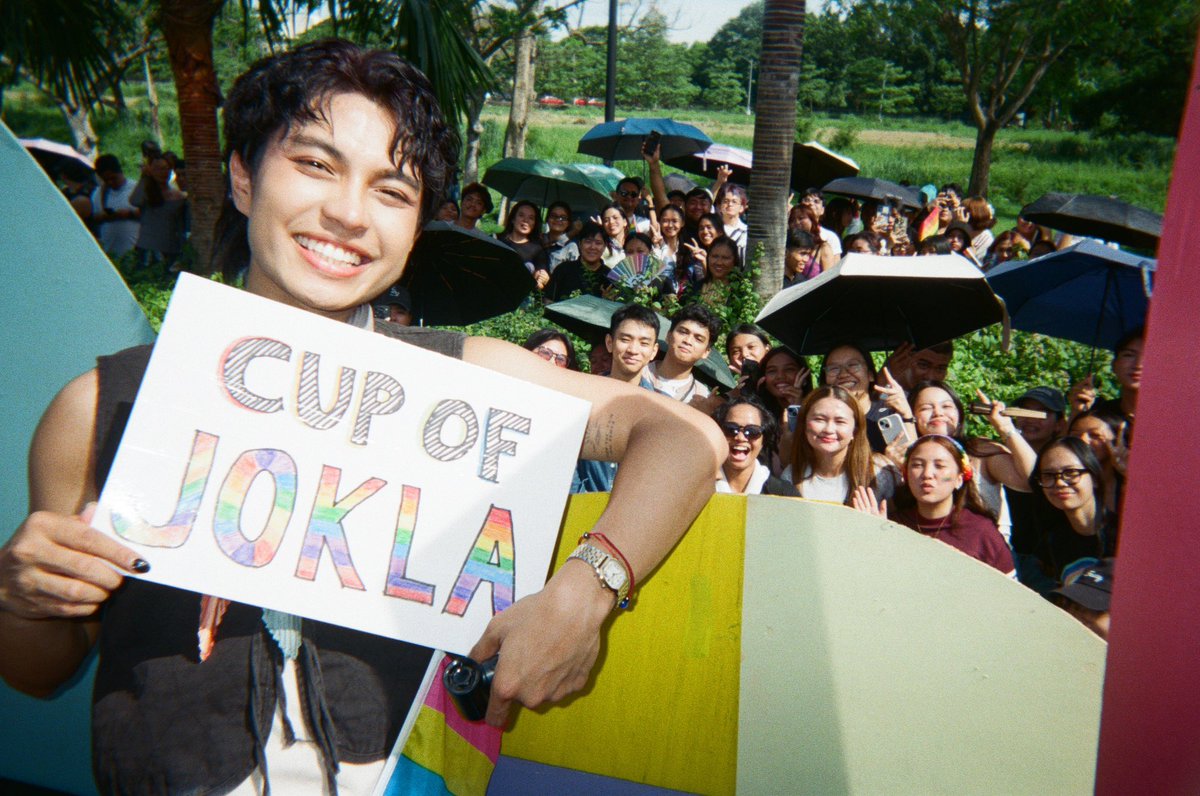 cupofjoemusic's tweet photo. hangga’t hindi pa pantay ang karapatan, hindi pa tapos ang Pride. manatiling bukod-tangi. manatiling matapang. magkikita tayo muli sa kalsada hanggang sa malaya nang magmahal ang lahat. ✊🫂🏳️‍🌈 https://t.co/yPec0cz8jX