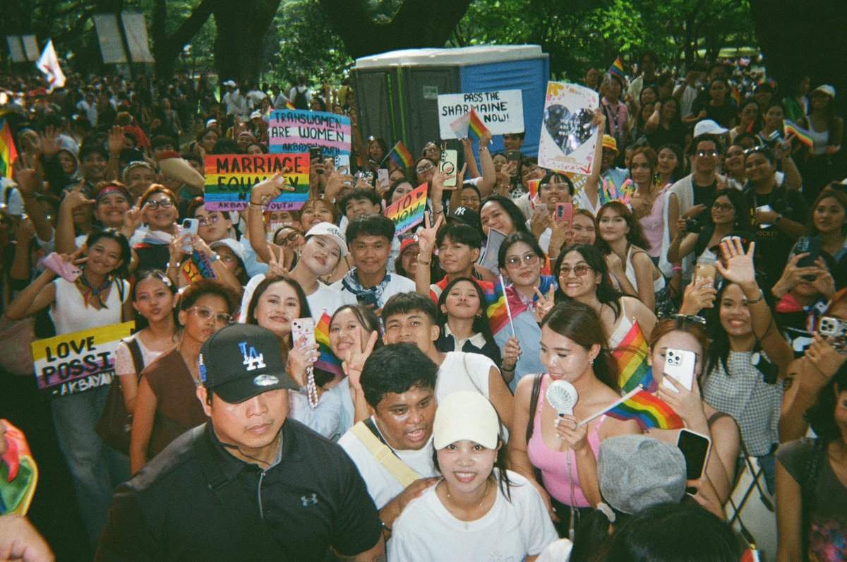 cupofjoemusic's tweet photo. hangga’t hindi pa pantay ang karapatan, hindi pa tapos ang Pride. manatiling bukod-tangi. manatiling matapang. magkikita tayo muli sa kalsada hanggang sa malaya nang magmahal ang lahat. ✊🫂🏳️‍🌈 https://t.co/yPec0cz8jX
