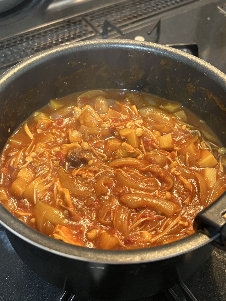 uni3_sub's tweet photo. 人生初の無水カレーやってみたけど楽だし美味いしでおすすめ！野菜いっぱいで米少なくても満足感ある https://t.co/PmFpz1B8dG