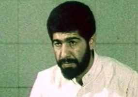 HadiZonouzi's tweet photo. یادی کنیم از این مسخره‌بازی ۳۷ سال پیش و جملات قصار محمود کریمی علویجه که پاداشش اعزام به انگلستان از طرف شرکت بازرگانی پتروشیمی و اقامت طولانی حتی پس از پایان ماموریت بود!‌ https://t.co/WyufgTetyY