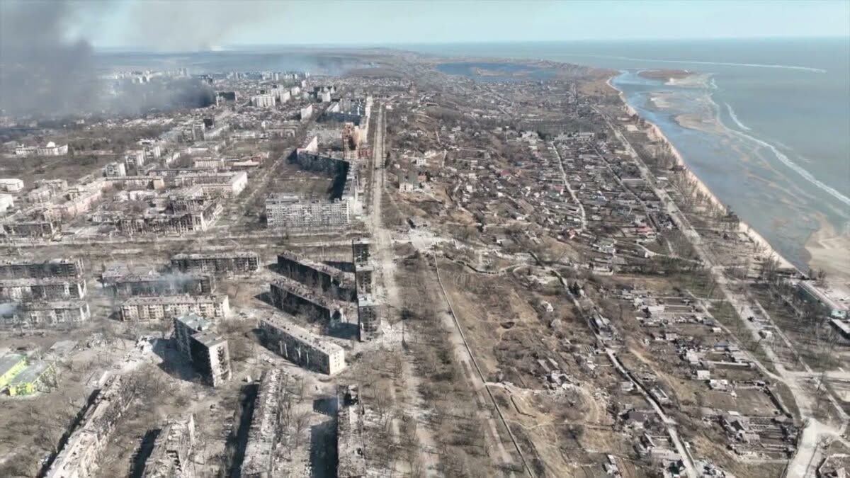 omojblog's tweet photo. Vojna uprava Mariupolja je dokumentovala uništenje 114.000 zgrada i objekata u gradu tokom od 2022. Materijali su već prebačeni u Hag, gde planiraju da ih iskoriste kako bi pozvali Rusiju na odgovornost za uništenje Mariupolja. https://t.co/zNU7PrFn4C