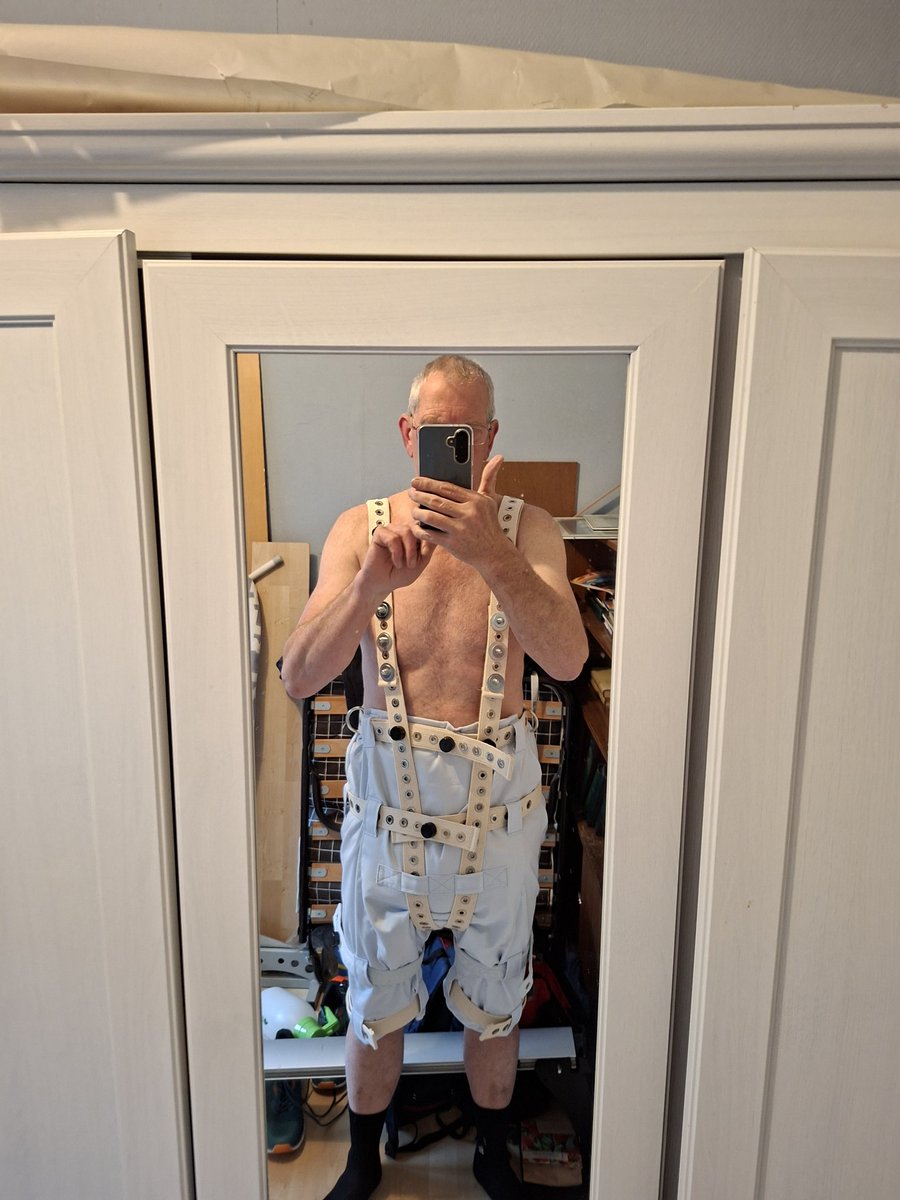 paulus030's tweet photo. Zondag 12 juli gaat de meesteres  ze testen een mag ook in mijn strafpak aan.wordt een lange dag https://t.co/OQNKK2A5Jw