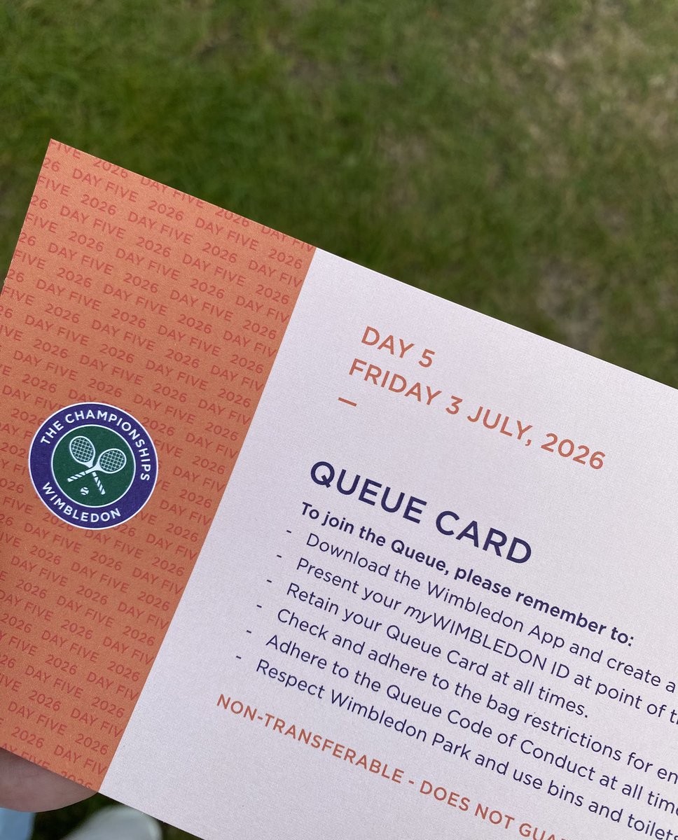 MKTKN's tweet photo. 5:50ごろ「QUEUE CARD」という整理券のようなものをもらえた https://t.co/GxaKSKWOVl
