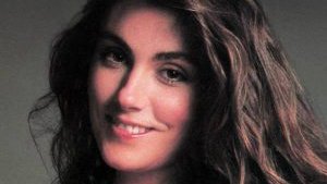 DrBuzz_Forensic's tweet photo. Singer/actress Laura Branigan was #BornOnThisDay, July 3, 1952. Remembered for her top singles, "Gloria" (1982), "Solitaire" (1983), "How Am I Supposed to Live Without You" (1983), "Self-Control &amp; "Lucky One"(1984) Passed in 2004 from a brain aneurism (age 52) #RIP #GoneTooSoon https://t.co/w4Y3vPtJKz